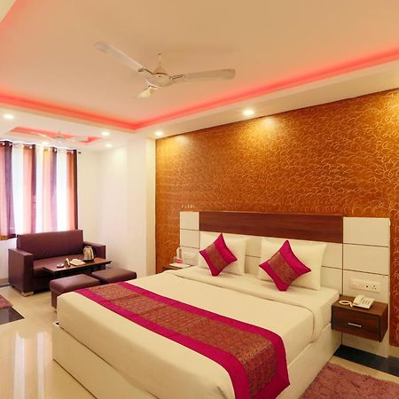 Hotel Skywood At Airport New Delhi Exteriör bild