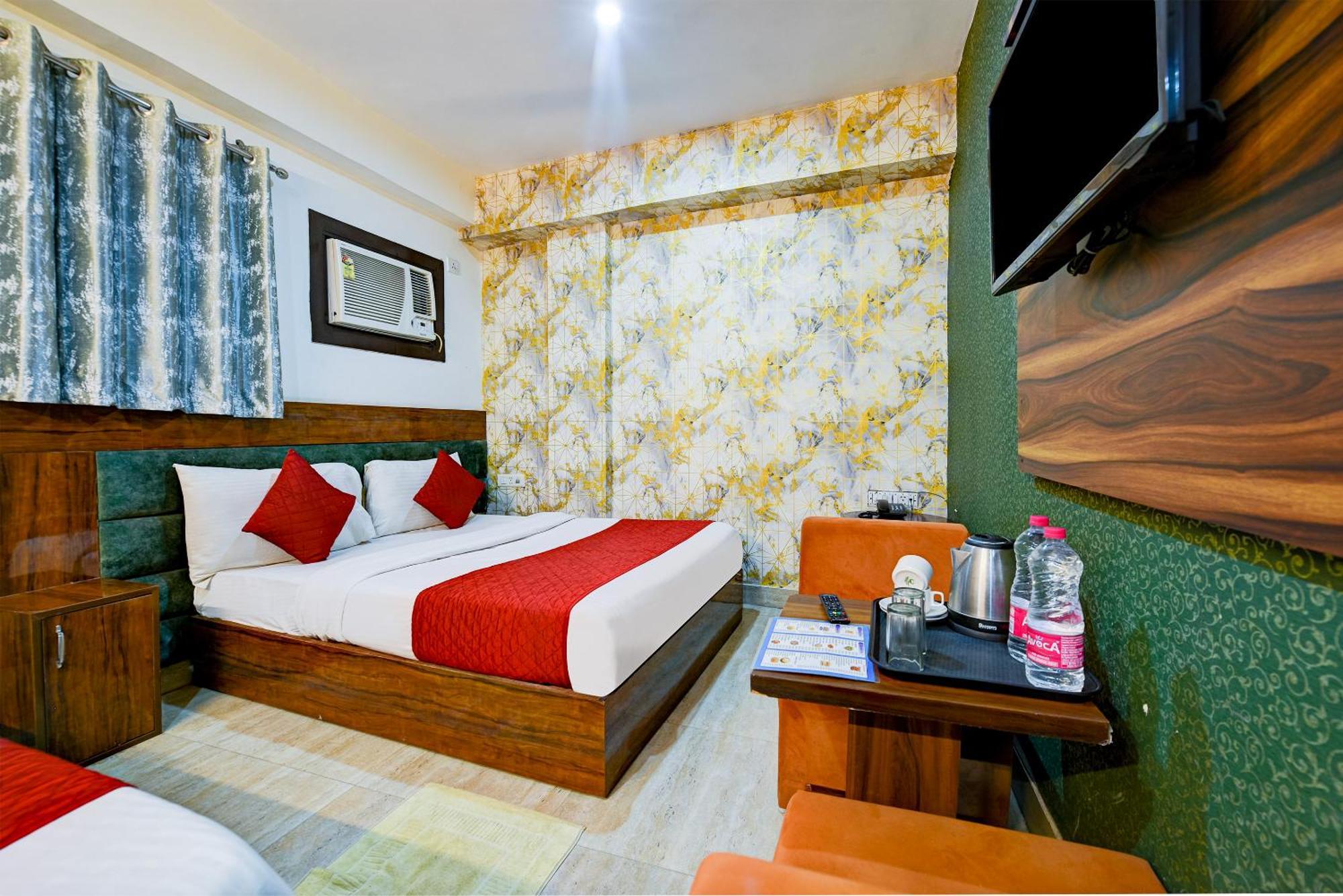 Hotel Skywood At Airport New Delhi Exteriör bild