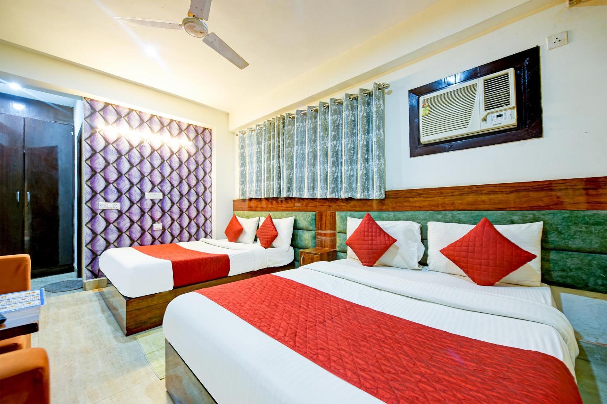 Hotel Skywood At Airport New Delhi Exteriör bild
