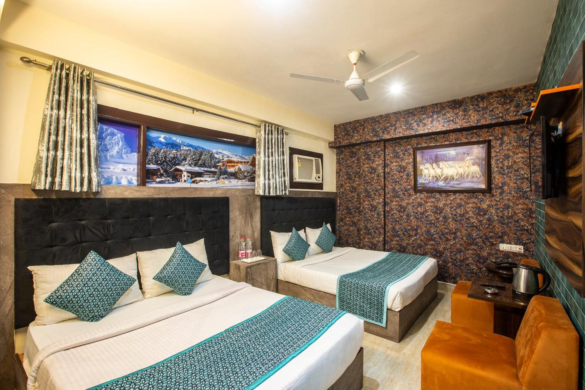 Hotel Skywood At Airport New Delhi Exteriör bild