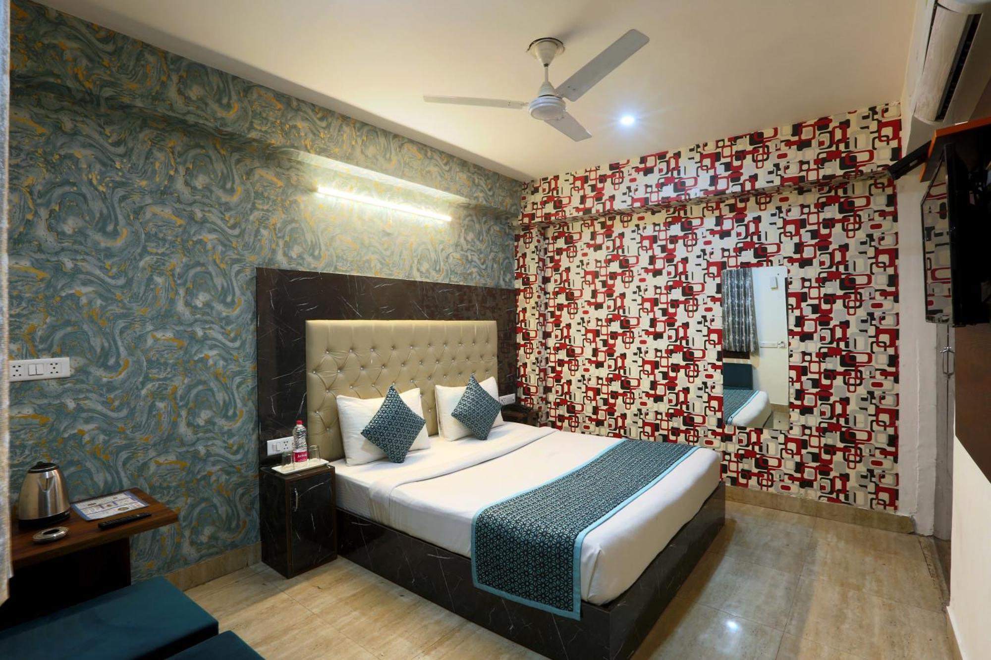 Hotel Skywood At Airport New Delhi Exteriör bild