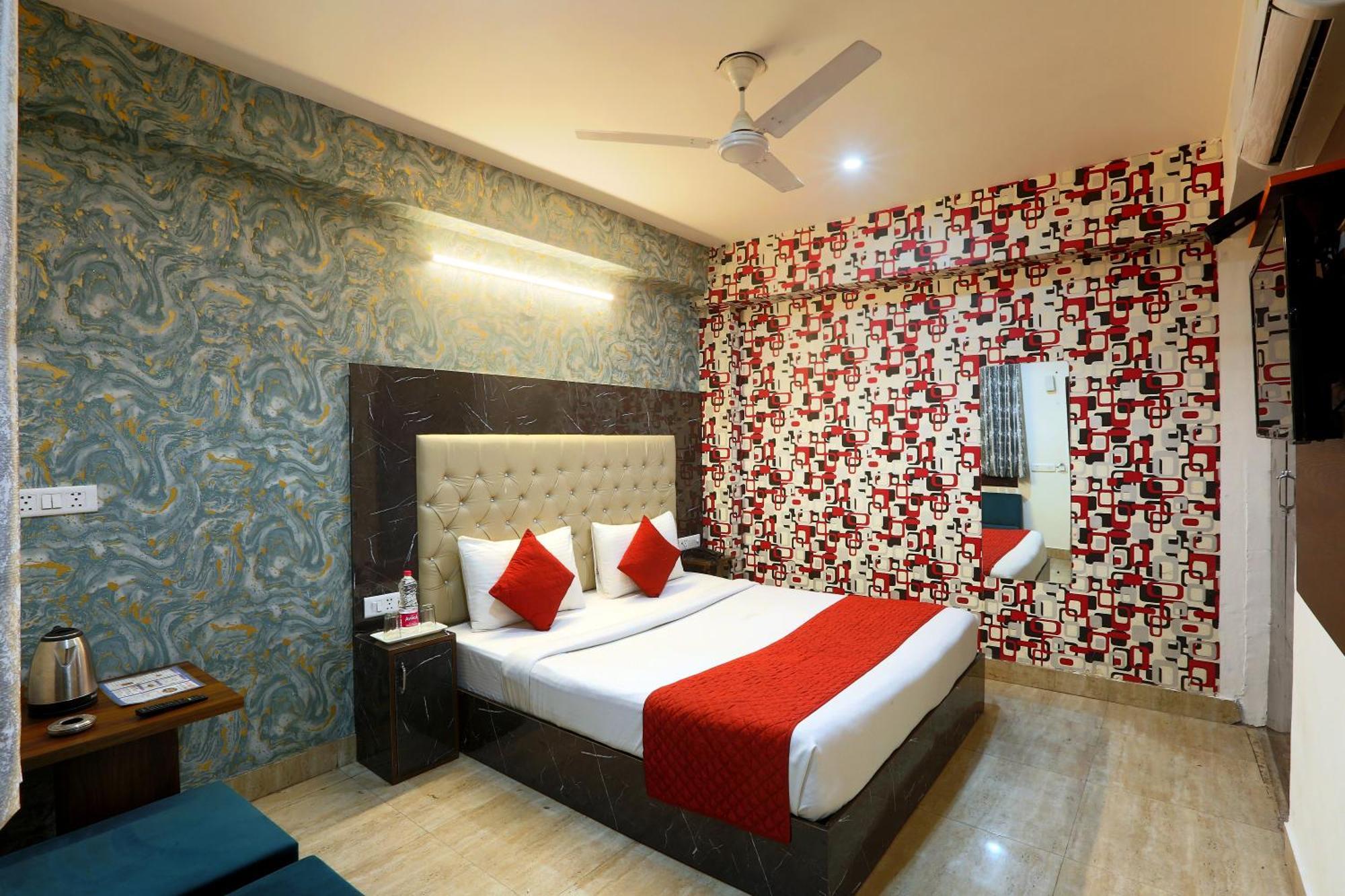 Hotel Skywood At Airport New Delhi Exteriör bild
