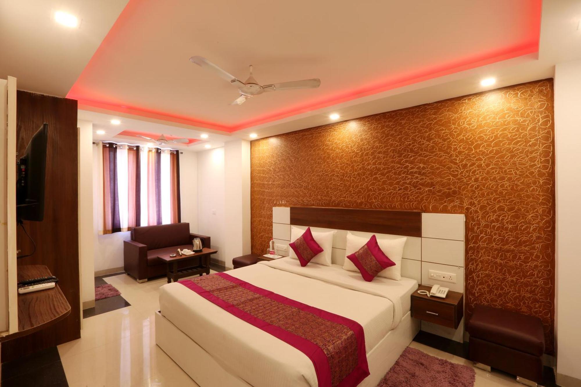 Hotel Skywood At Airport New Delhi Exteriör bild